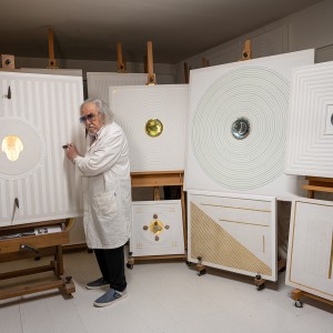 ELIO MARCHEGIANI Nel suo atelier/in his atelier, 2024 Ph: Gabriele Fiolo