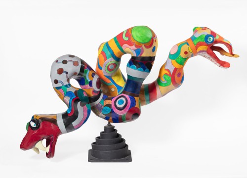 Niki de Saint Phalle, Two-Headed Serpent, 1981-1982, Resina poliestere dipinta su base in ferro, 68 x 115 x 35 cm, Collezione privata © Niki Charitable Art Foundation / 2024, ProLitteris, Zurich