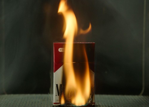 JOSH KLINE Capture and Sequestration: Cigarettes (still), 2023 Courtesy l’artista/of the artist ©Josh Kline