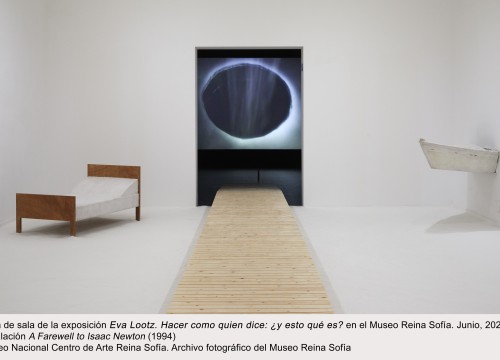 EVA LOOTZ A Farewell to Isaac Newton, 1994 Installazione/installation “Making as if Wondering: So What Is This?”, 2024 Veduta della mostra/exhibition view Courtesy Archivio fotografico Reina Sofia, Madrid